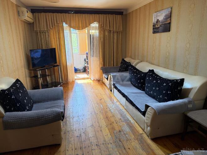 Продаётся 3-комн. вторичка 65 м², м. Иншаатчылар, photo 1 from 9