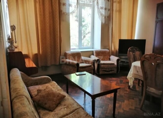 İcarəyə verilir 4 otaqlı köhnə tikili 150 m², 28 May m., photo 1 from 7