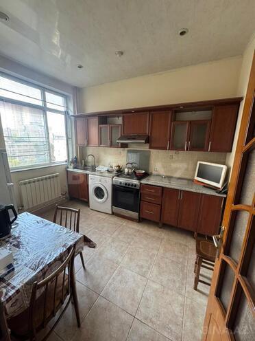 Satılır 2 otaqlı köhnə tikili 75 m², Elmlər Akademiyası m., photo 3 from 9