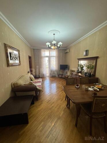 Satılır 2 otaqlı köhnə tikili 75 m², Elmlər Akademiyası m., photo 1 from 9