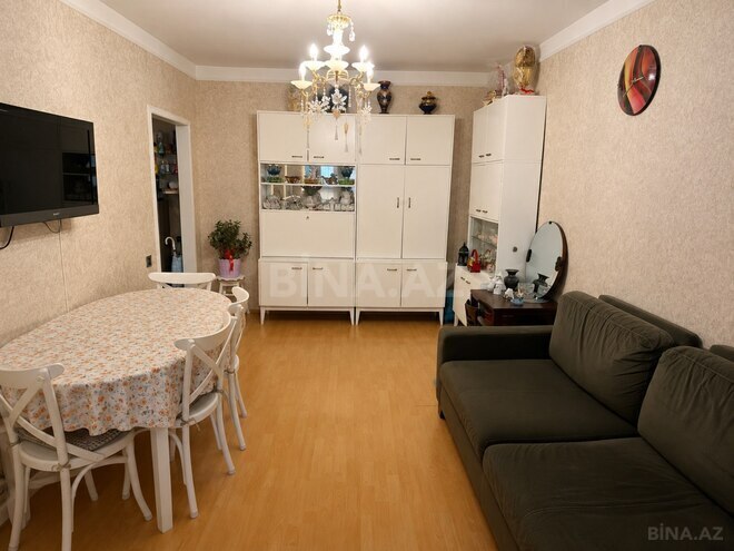 Продаётся 2-комн. вторичка 45 м², м. Иншаатчылар, photo 1 from 14