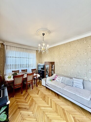Продаётся 3-комн. вторичка 75 м², Бинагадинский р., photo 3 from 9