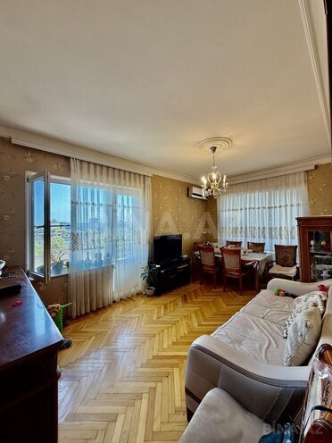 Продаётся 3-комн. вторичка 75 м², Бинагадинский р., photo 1 from 9