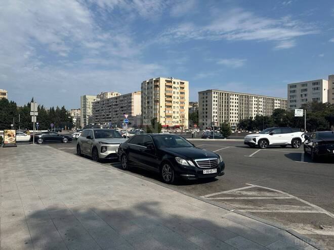 Satılır 2 otaqlı köhnə tikili 55 m², Gənclik m., photo 1 from 12