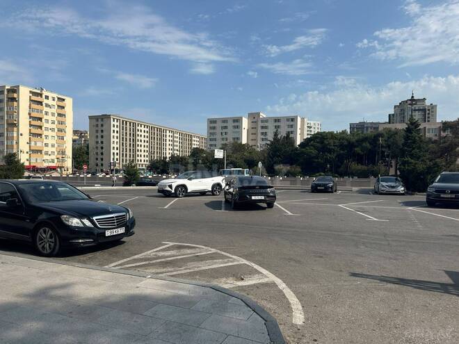 Satılır 2 otaqlı köhnə tikili 55 m², Gənclik m., photo 3 from 12