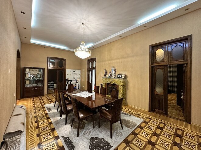Satılır 6 otaqlı köhnə tikili 300 m², Sahil m., photo 1 from 31