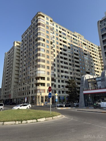 Продаётся 3-комн. новостройка 127 м², м. Кара Караев, photo 1 from 8