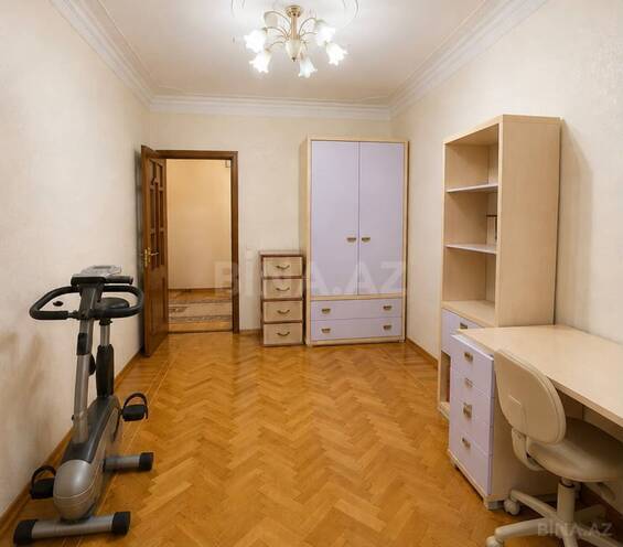 Продаётся 3-комн. вторичка 135 м², м. Кара Караев, photo 7 from 20
