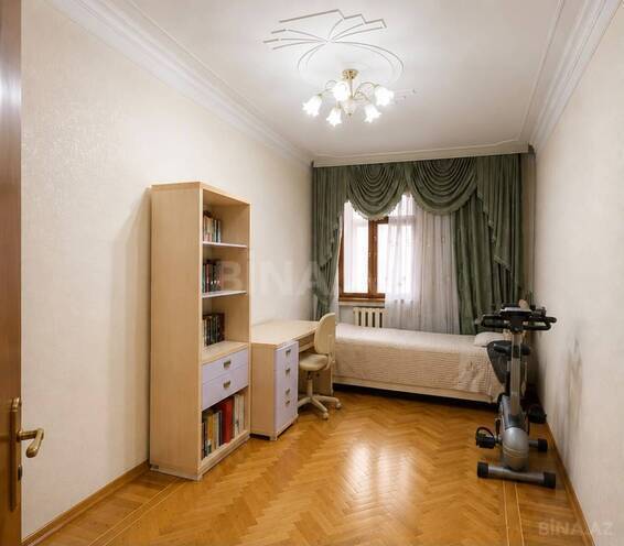 Продаётся 3-комн. вторичка 135 м², м. Кара Караев, photo 6 from 20