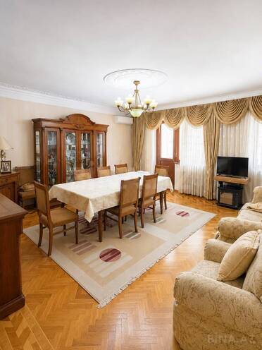 Продаётся 3-комн. вторичка 135 м², м. Кара Караев, photo 1 from 20