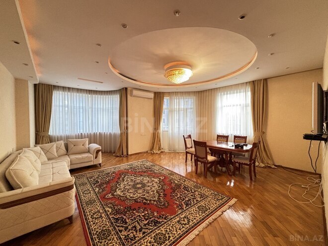 Сдаётся 3-комн. новостройка 140 м², м. Низами, photo 1 from 14