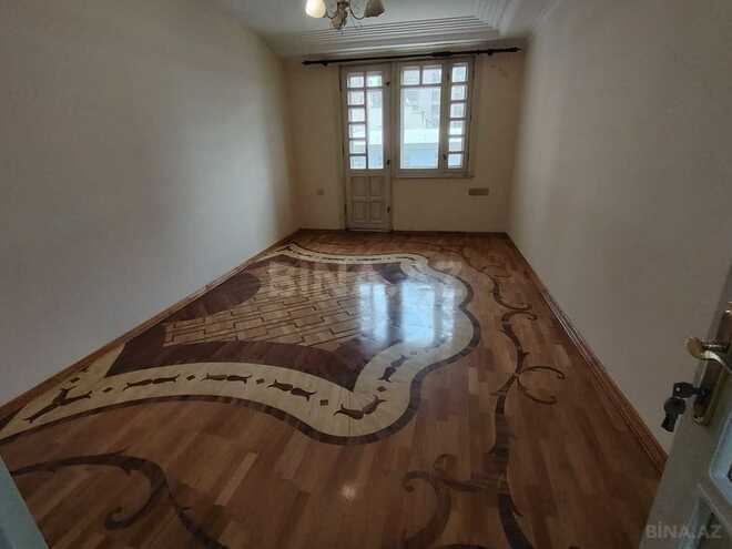 Satılır 5 otaqlı köhnə tikili 150 m², 28 May m., photo 16 from 25