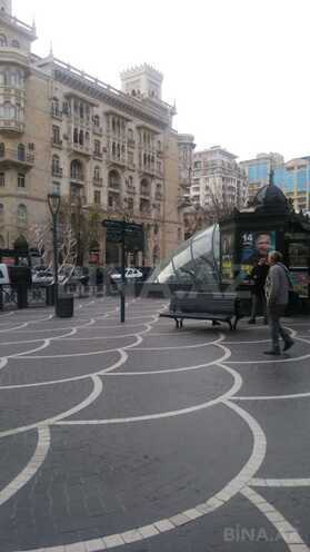 Satılır 4 otaqlı köhnə tikili 110 m², Sahil m., photo 1 from 21
