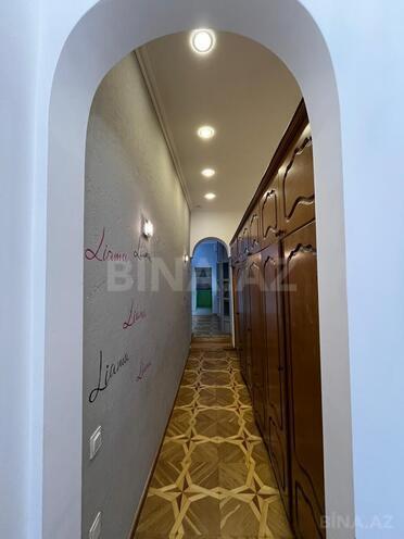 Satılır 4 otaqlı köhnə tikili 110 m², Sahil m., photo 16 from 21