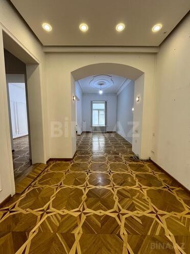 Satılır 4 otaqlı köhnə tikili 110 m², Sahil m., photo 18 from 21