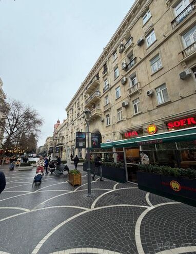 Satılır 4 otaqlı köhnə tikili 110 m², Sahil m., photo 3 from 21