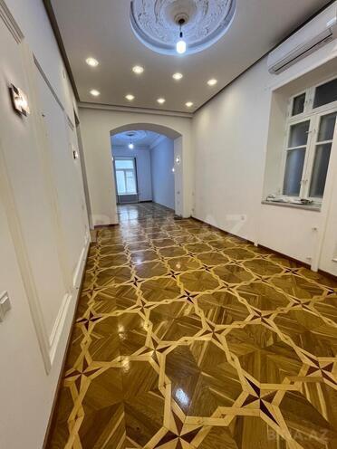Satılır 4 otaqlı köhnə tikili 110 m², Sahil m., photo 11 from 21