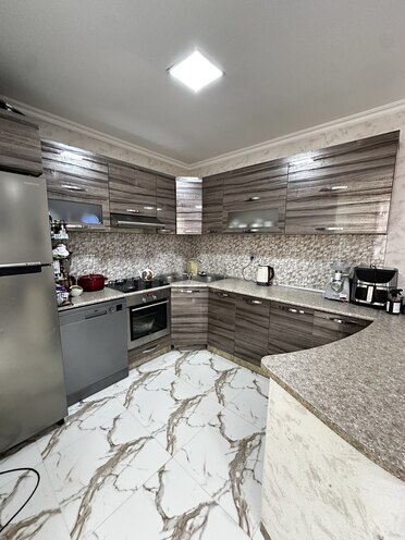 Satılır 5 otaqlı köhnə tikili 120 m², İnşaatçılar m., photo 25 from 32