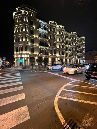 Satılır 2 otaqlı köhnə tikili 65 m², Nizami m., photo 1 from 13