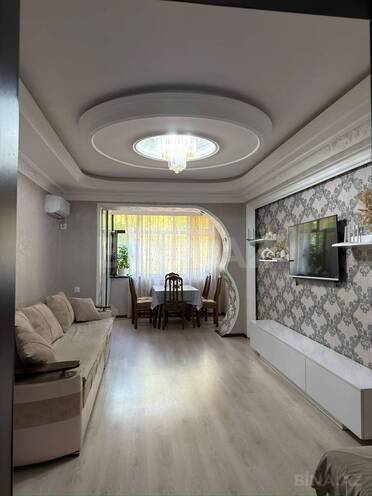 Satılır 3 otaqlı köhnə tikili 70 m², Neftçilər m., photo 1 from 21