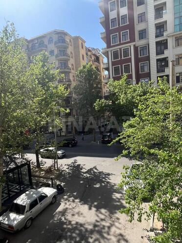 Продаётся 3-комн. вторичка 100 м², Насиминский  р., photo 1 from 16