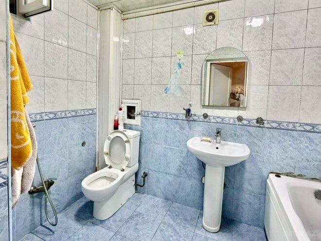 Satılır 3 otaqlı köhnə tikili 75 m², Qara Qarayev m., photo 29 from 30