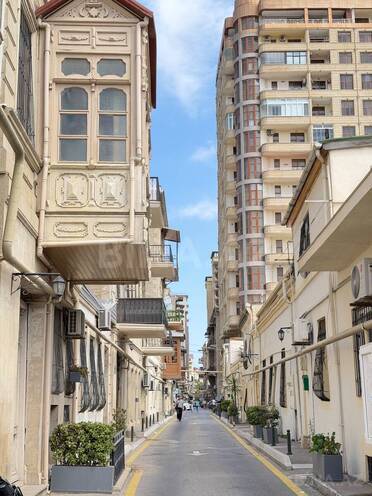 Satılır 1 otaqlı köhnə tikili 25 m², Sahil m., photo 1 from 12