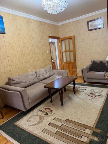 Продаётся 2-комн. вторичка 65 м², м. Ази Асланов, photo 1 from 8