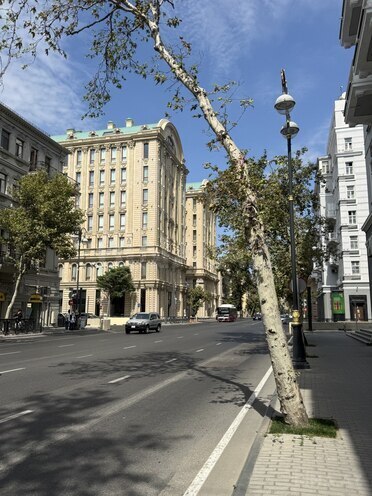 Satılır 3 otaqlı köhnə tikili 120 m², Sahil m., photo 3 from 32