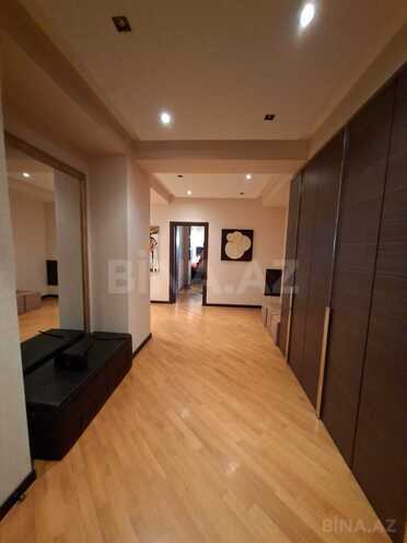 İcarəyə verilir 4 otaqlı yeni tikili 260 m², 28 May m., photo 19 from 22