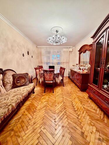 Продаётся 3-комн. вторичка 80 м², м. Кара Караев, photo 1 from 9