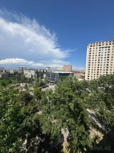Продаётся 4-комн. вторичка 70 м², м. Ази Асланов, photo 12 from 24