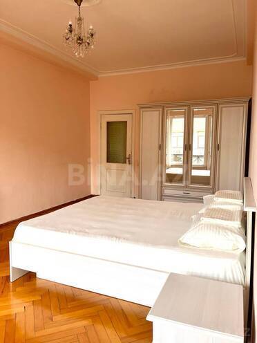 Satılır 4 otaqlı köhnə tikili 110 m², Sahil m., photo 7 from 11