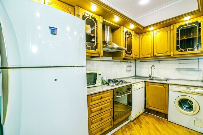 İcarəyə verilir 3 otaqlı köhnə tikili 87 m², Sahil m., photo 20 from 32