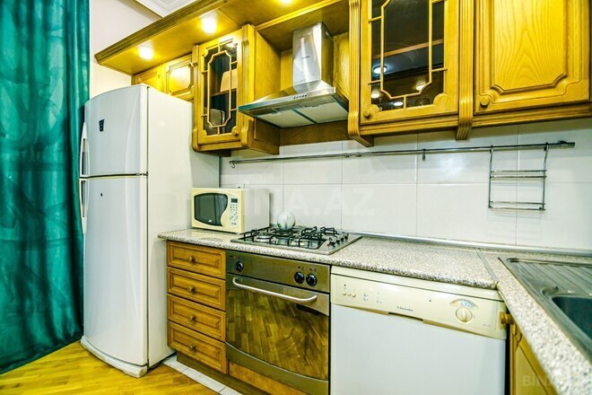 İcarəyə verilir 3 otaqlı köhnə tikili 87 m², Sahil m., photo 18 from 32