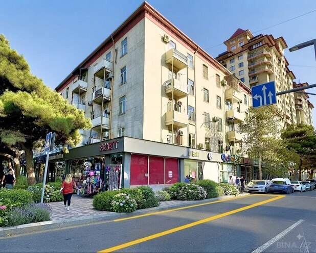 Satılır 3 otaqlı köhnə tikili 75 m², Qara Qarayev m., photo 1 from 14