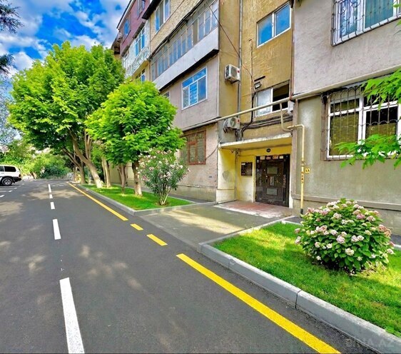 Satılır 2 otaqlı köhnə tikili 65 m², Qara Qarayev m., photo 1 from 15