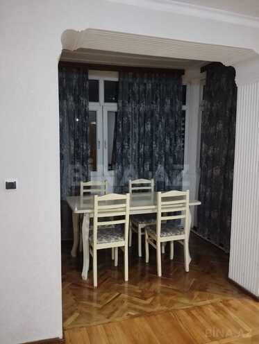 Satılır 2 otaqlı köhnə tikili 60 m², İnşaatçılar m., photo 1 from 12