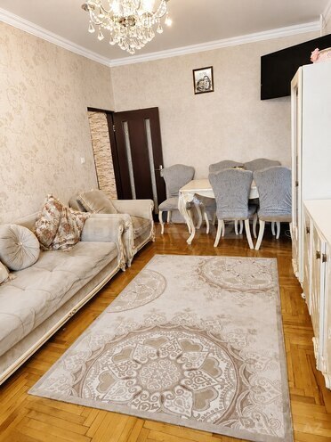 Продаётся 2-комн. вторичка 65 м², м. 20 января, photo 3 from 13
