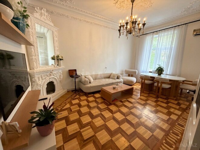 Satılır 3 otaqlı köhnə tikili 85 m², Nizami m., photo 1 from 12