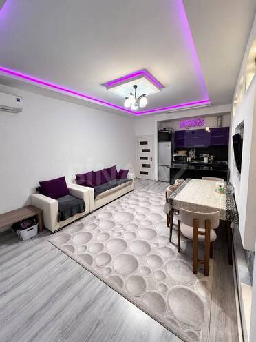 Сдаётся 3-комн. новостройка 75 м², м. Нефтчиляр, photo 1 from 9