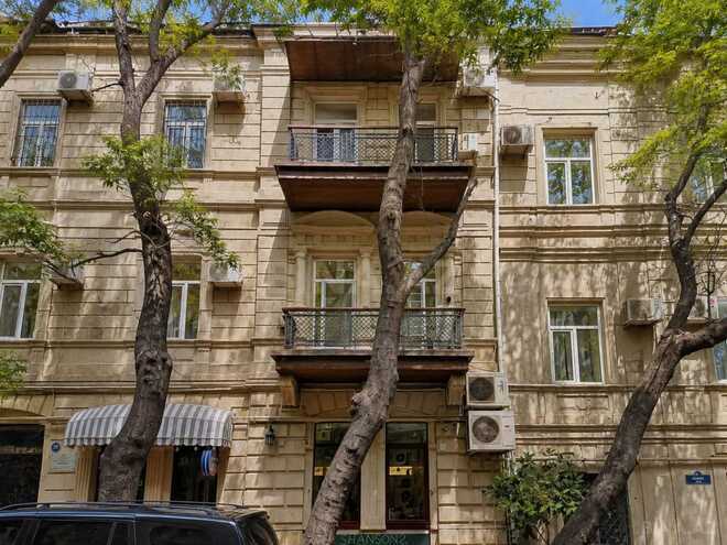 Satılır 3 otaqlı köhnə tikili 60 m², Sahil m., photo 1 from 27