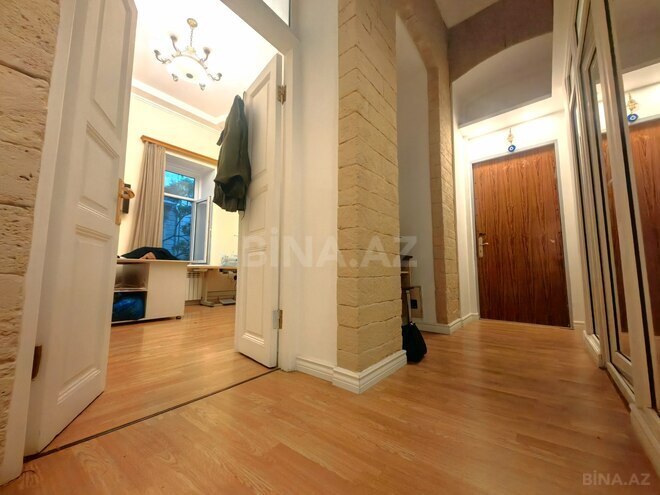Satılır 3 otaqlı köhnə tikili 80 m², Sahil m., photo 18 from 32