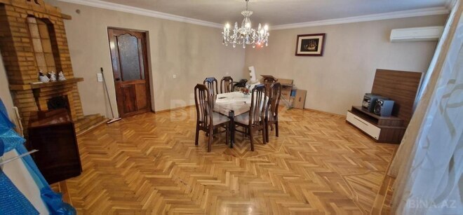Satılır 3 otaqlı köhnə tikili 90 m², İnşaatçılar m., photo 1 from 7