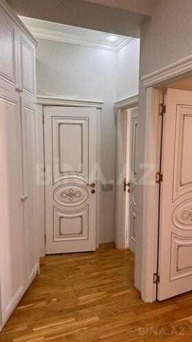 Сдаётся 2-комн. новостройка 64 м², м. Кара Караев, photo 1 from 17