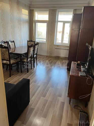 Продаётся 2-комн. вторичка 55 м², м. Элмляр Академиясы, photo 1 from 17