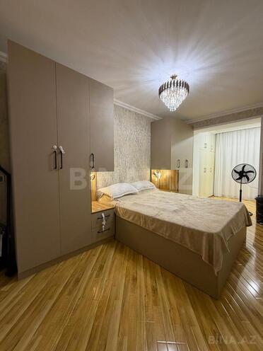 Продаётся 3-комн. вторичка 80 м², м. Нефтчиляр, photo 1 from 22