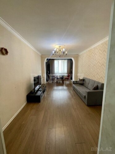 Сдаётся 2-комн. вторичка 65 м², м. Ичеришехер, photo 1 from 12