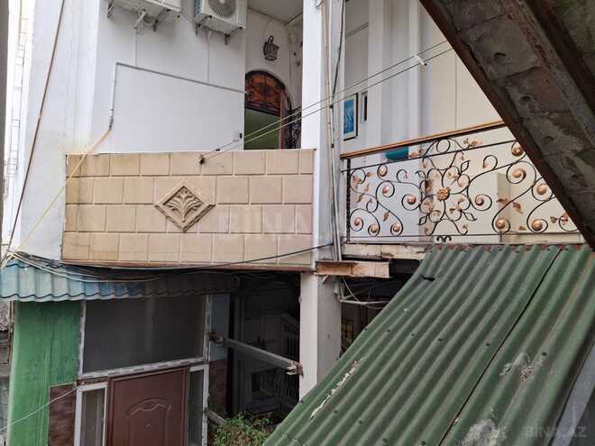 Satılır 5 otaqlı köhnə tikili 150 m², Sahil m., photo 28 from 29
