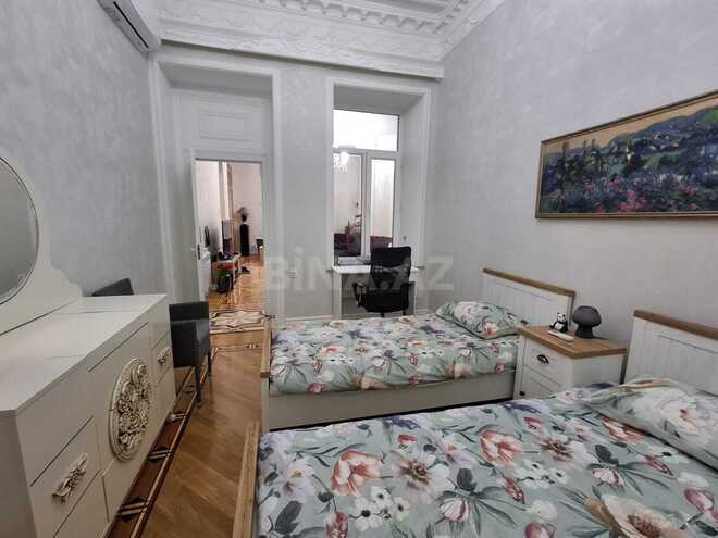 Satılır 5 otaqlı köhnə tikili 150 m², Sahil m., photo 18 from 29